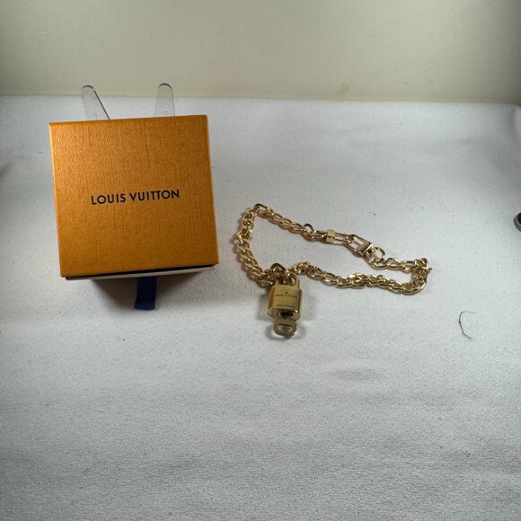 LOUOIS VUITTON LOCK AND CHAIN NUMBER 308 - Picture 3 of 6